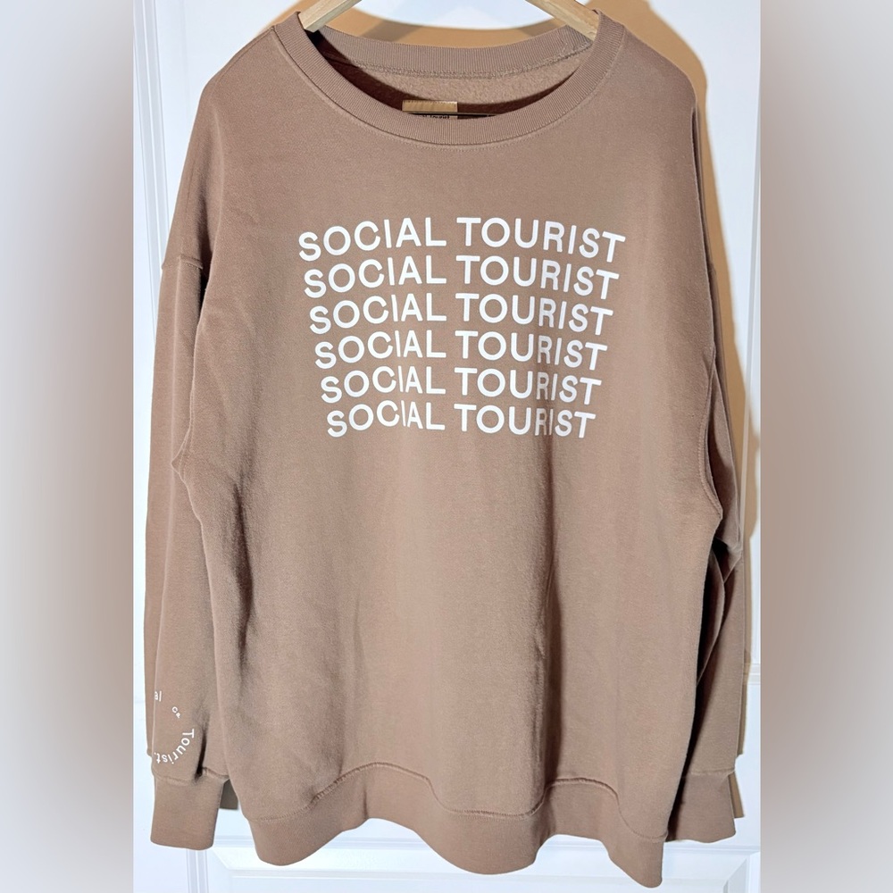 Social Tourist Women’s L Sweatshirt